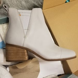 Tom's Esme Grey Boots NWT